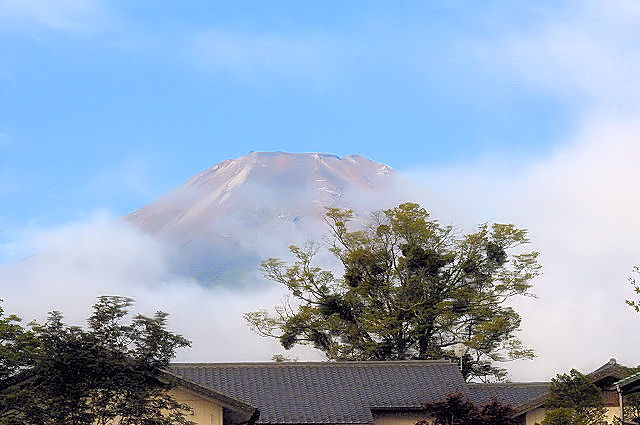 ほんのつかの間の赤富士　山中湖　2011/09/18　Photo by Kohyuh